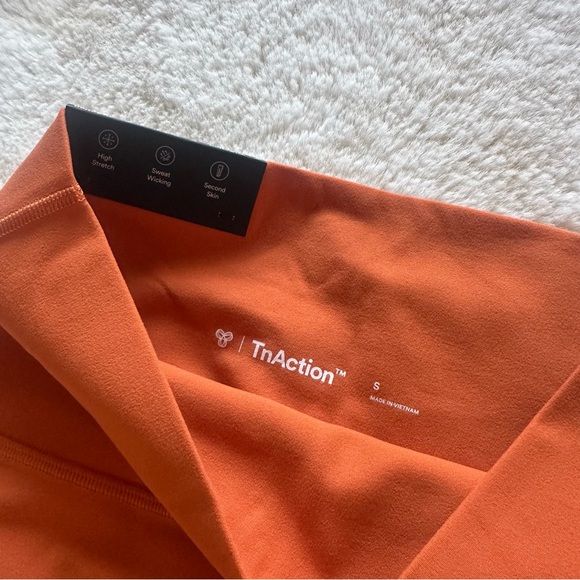 Aritzia Butter Women's High-Waisted Orange Shorts - Picture 4 of 4